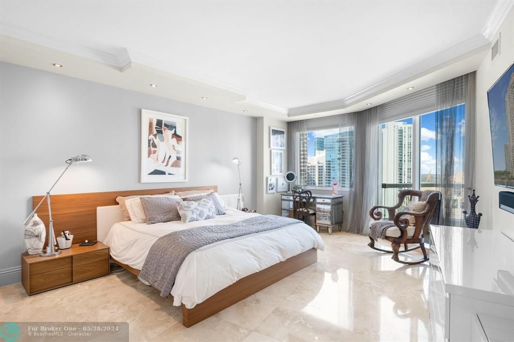 For Sale: $1,695,000 (2 beds, 2 baths, 2110 Square Feet)