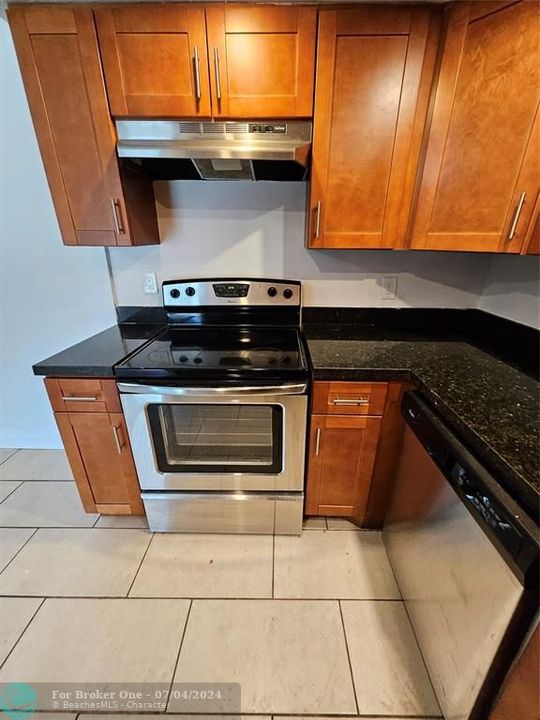 Active With Contract: $159,900 (2 beds, 1 baths, 868 Square Feet)