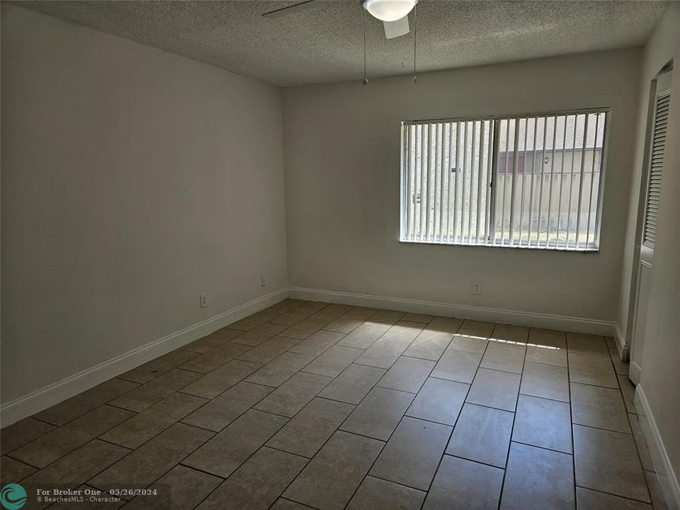 Active With Contract: $159,900 (2 beds, 1 baths, 868 Square Feet)