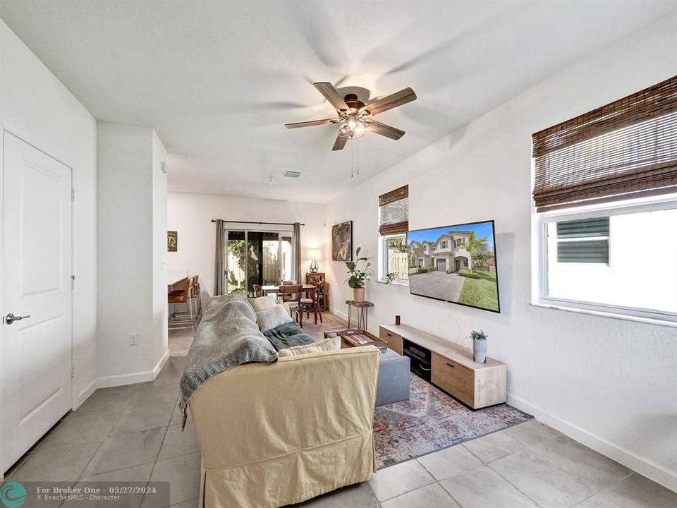 For Sale: $425,000 (3 beds, 2 baths, 1331 Square Feet)