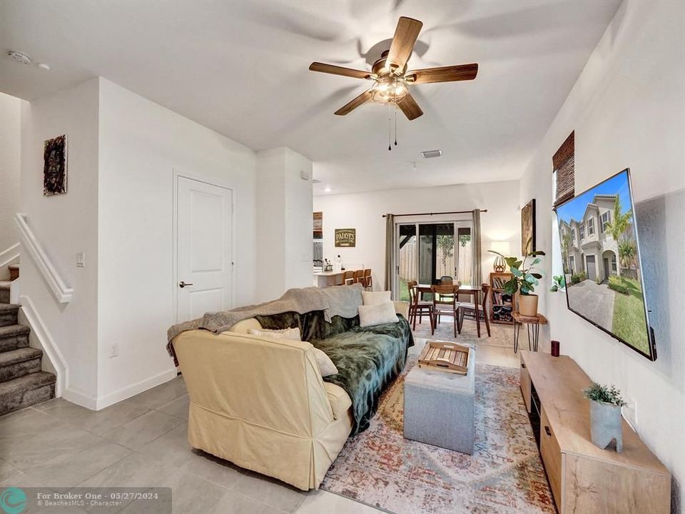 For Sale: $425,000 (3 beds, 2 baths, 1331 Square Feet)