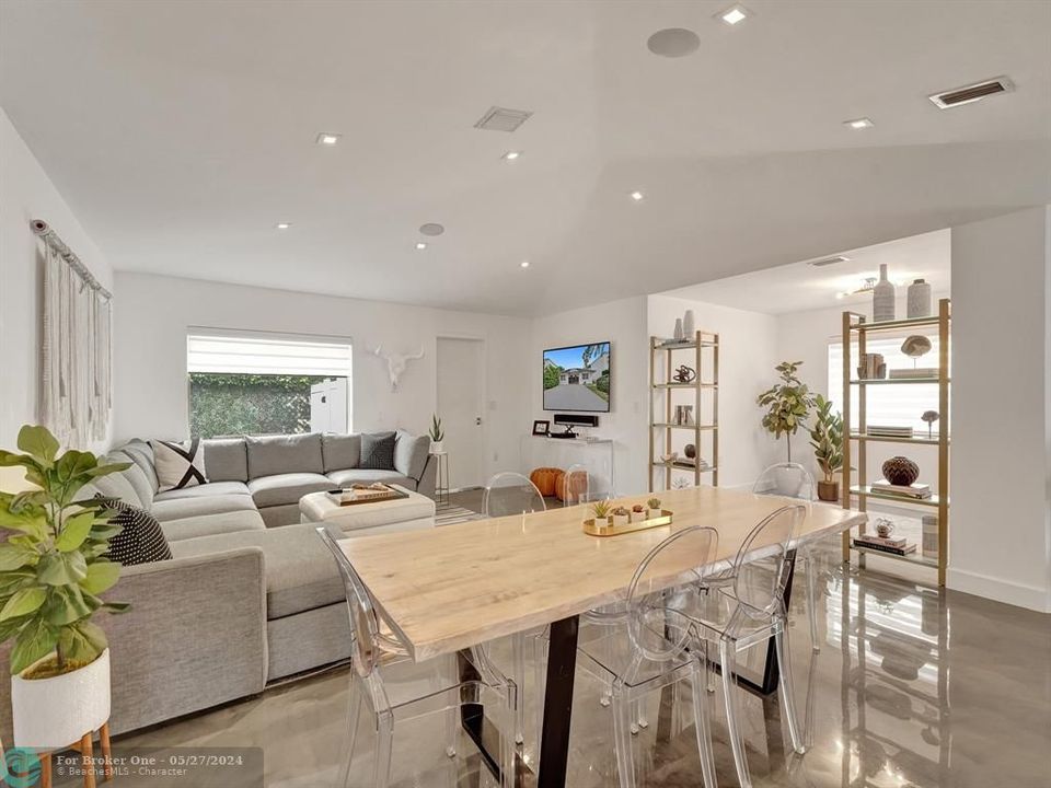 Active With Contract: $1,050,000 (3 beds, 3 baths, 2053 Square Feet)