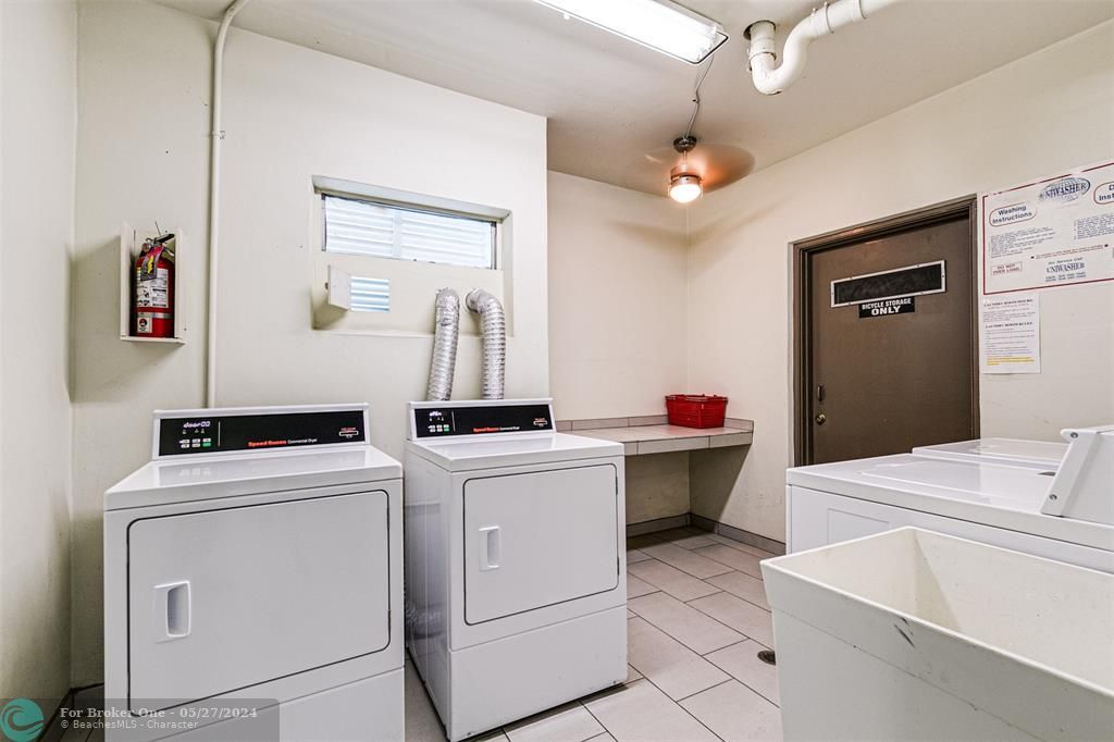For Sale: $249,900 (2 beds, 2 baths, 1100 Square Feet)