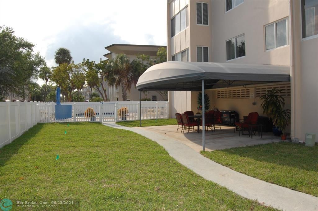 For Sale: $339,900 (2 beds, 2 baths, 1200 Square Feet)