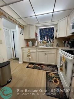 For Sale: $239,000 (2 beds, 2 baths, 990 Square Feet)
