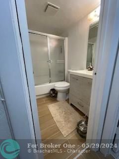 For Sale: $239,000 (2 beds, 2 baths, 990 Square Feet)