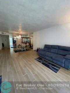 For Sale: $235,000 (2 beds, 2 baths, 990 Square Feet)