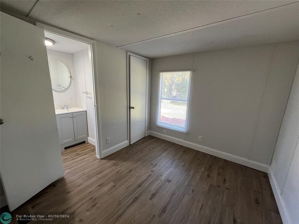 For Sale: $109,000 (2 beds, 1 baths, 672 Square Feet)