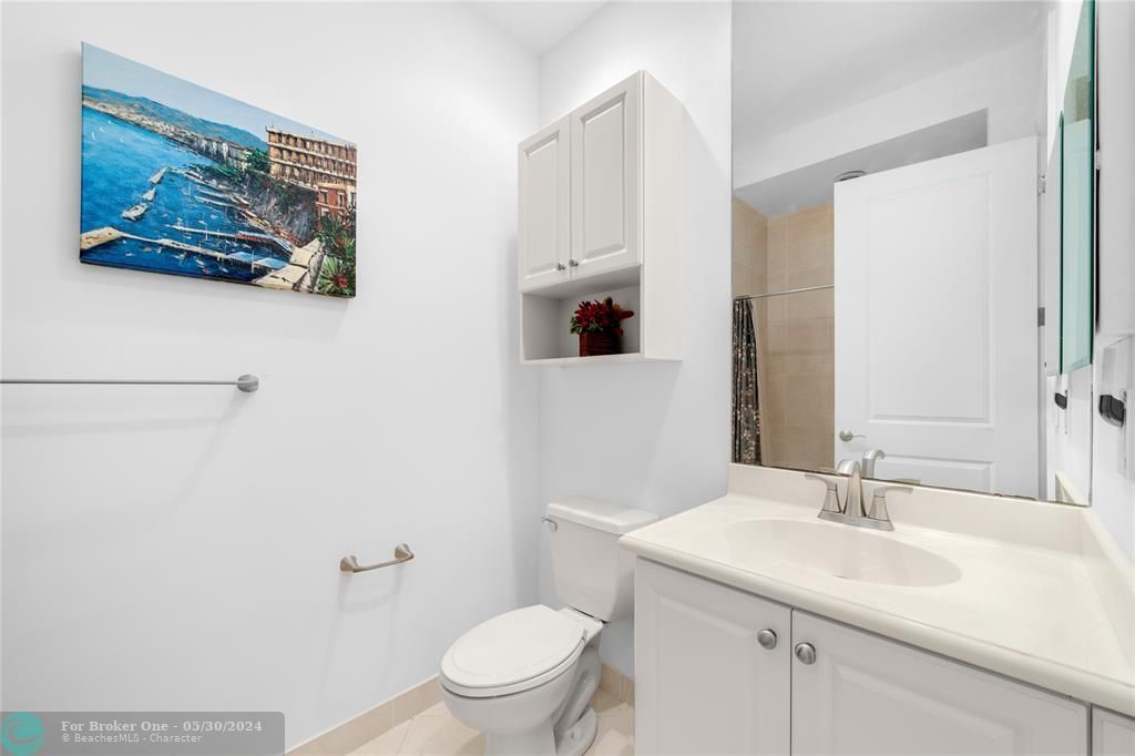 For Sale: $400,000 (2 beds, 2 baths, 1174 Square Feet)
