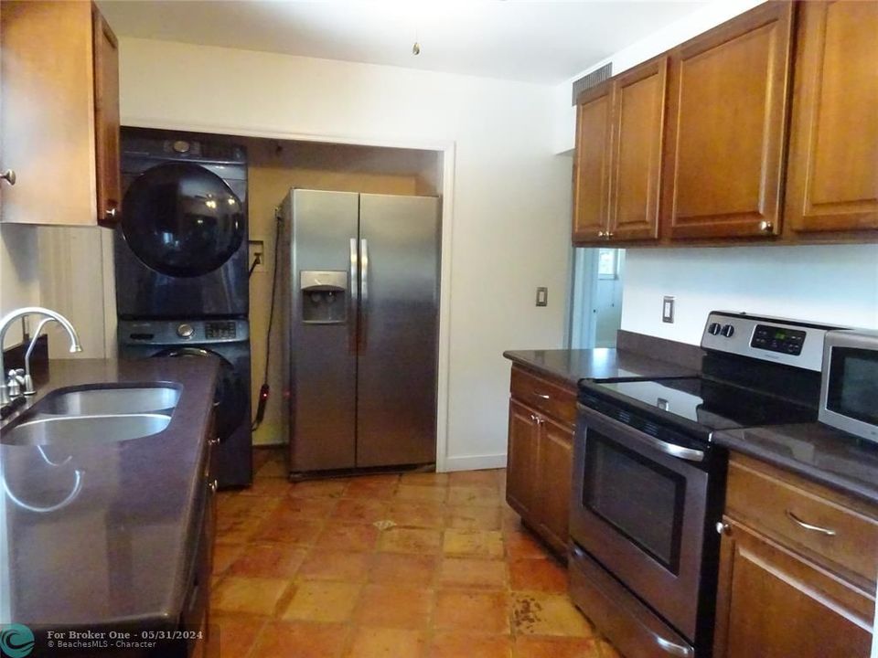 For Rent: $3,200 (2 beds, 1 baths, 1162 Square Feet)