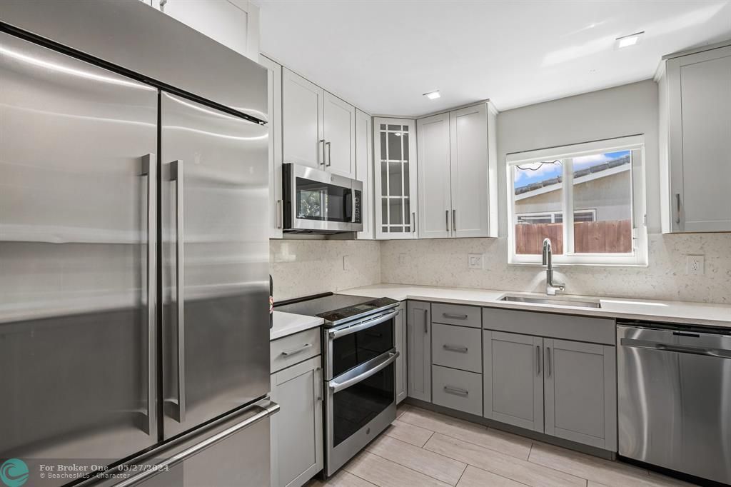 For Sale: $759,000 (2 beds, 2 baths, 1443 Square Feet)