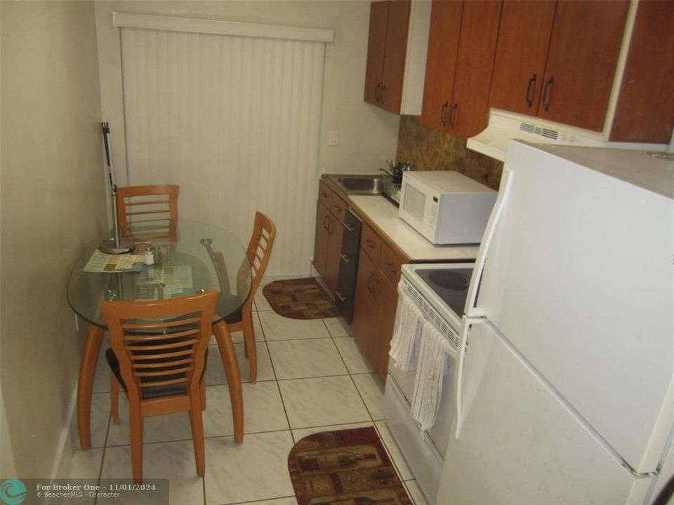 For Rent: $2,300 (2 beds, 1 baths, 1823 Square Feet)