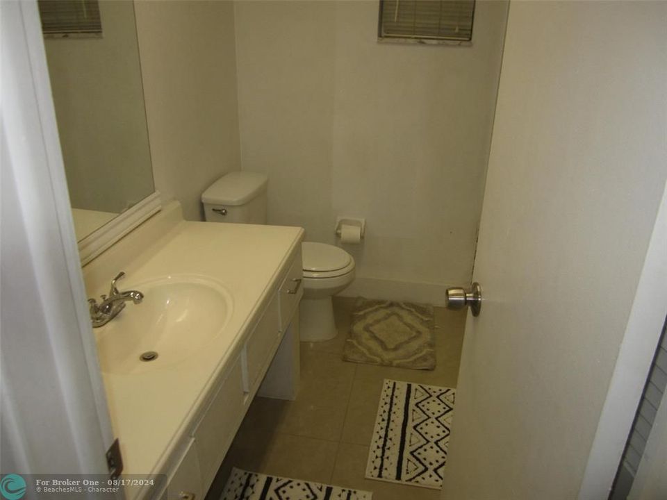 For Rent: $2,300 (2 beds, 1 baths, 1823 Square Feet)