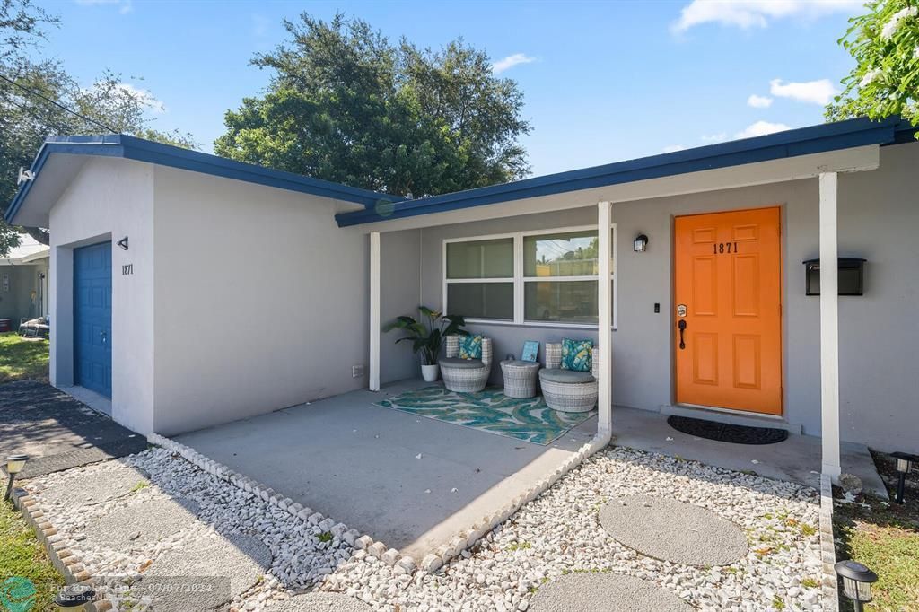Active With Contract: $589,000 (3 beds, 3 baths, 1349 Square Feet)
