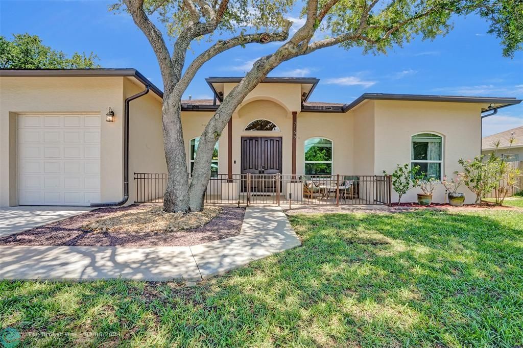 Recently Sold: $499,500 (4 beds, 3 baths, 2492 Square Feet)