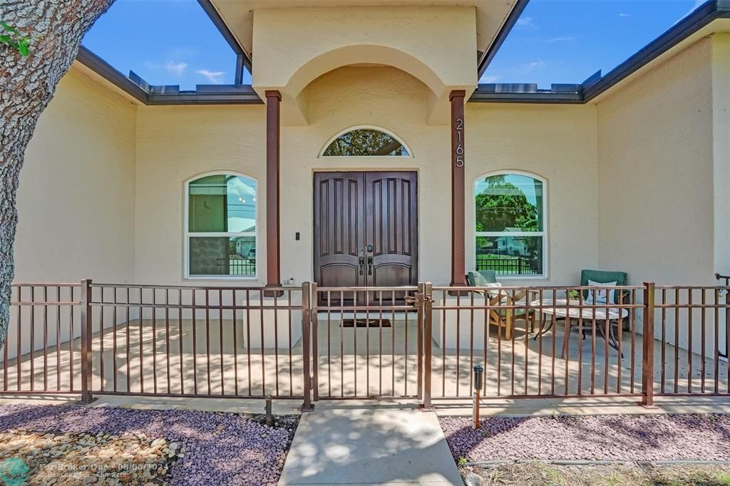 For Sale: $519,500 (4 beds, 3 baths, 2492 Square Feet)
