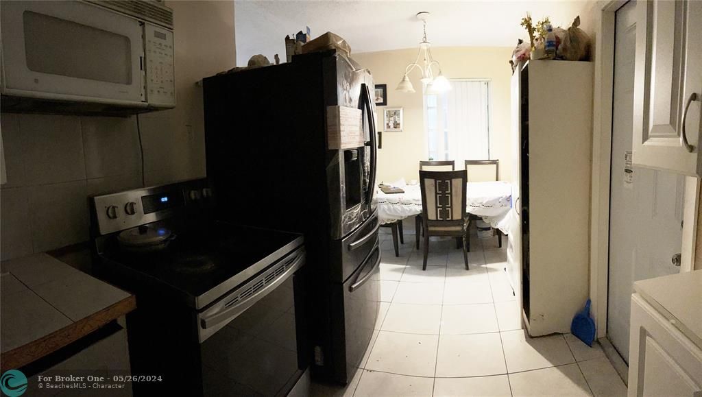 For Sale: $370,000 (3 beds, 1 baths, 1317 Square Feet)