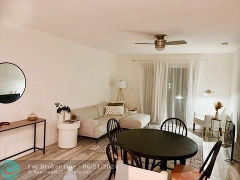 Active With Contract: $1,650 (1 beds, 1 baths, 678 Square Feet)