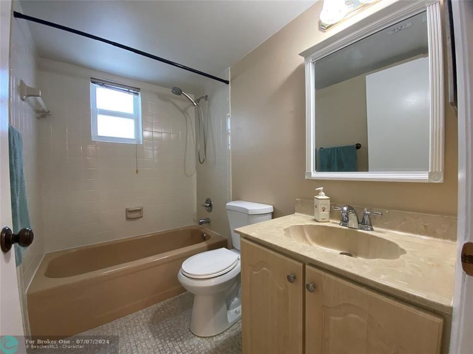 待售: $230,000 (2 贝兹, 2 浴室, 941 平方英尺)