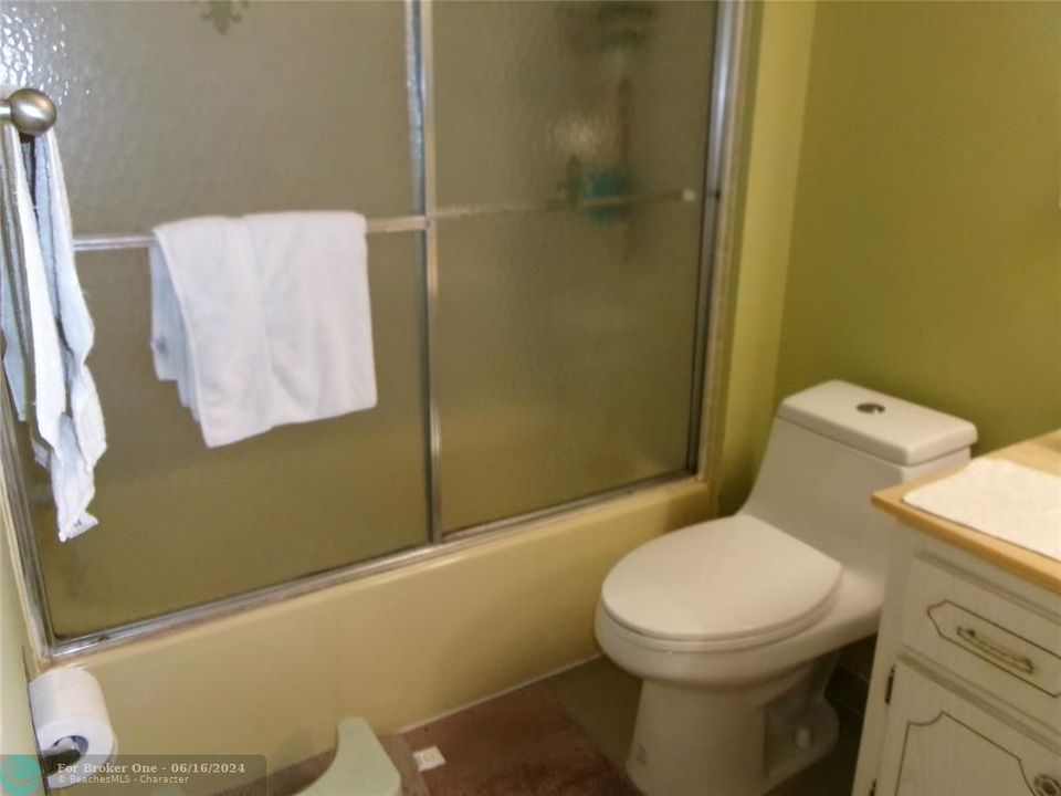 For Sale: $169,998 (2 beds, 2 baths, 940 Square Feet)
