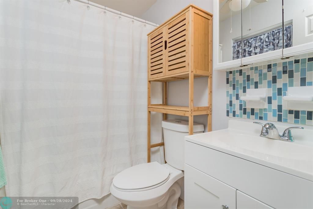 Active With Contract: $309,900 (1 beds, 1 baths, 560 Square Feet)