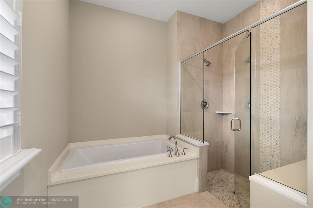 待售: $800,000 (4 贝兹, 3 浴室, 2000 平方英尺)