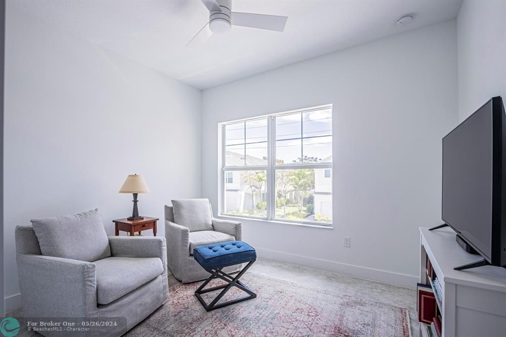 For Sale: $700,000 (3 beds, 2 baths, 1895 Square Feet)