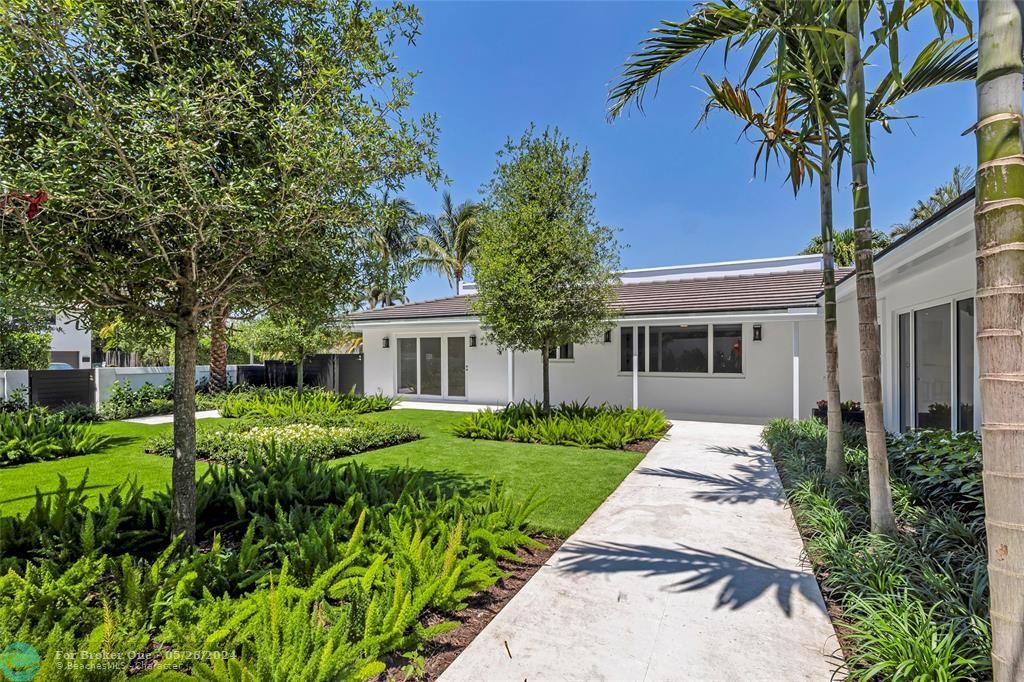 For Sale: $2,975,000 (3 beds, 2 baths, 1944 Square Feet)