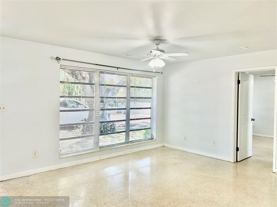 For Sale: $1,950 (1 beds, 1 baths, 0 Square Feet)