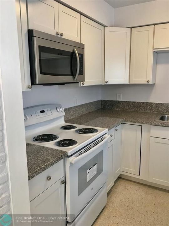 Recently Sold: $1,950 (1 beds, 1 baths, 0 Square Feet)