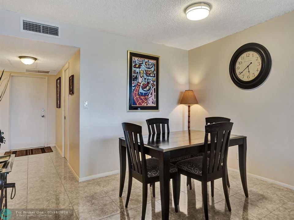 For Sale: $234,900 (1 beds, 1 baths, 900 Square Feet)
