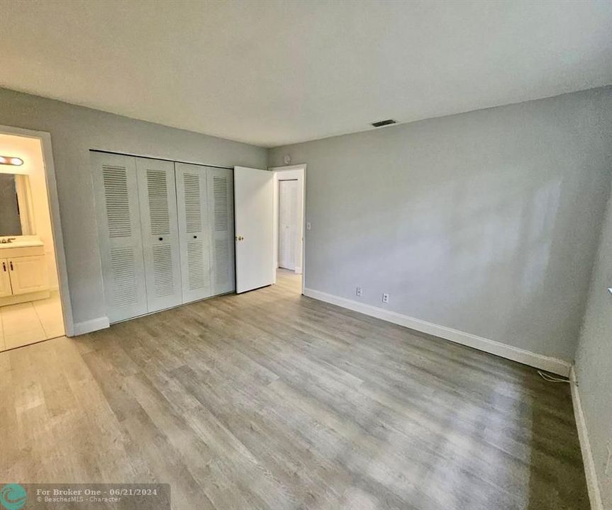 Active With Contract: $2,000 (2 beds, 2 baths, 860 Square Feet)
