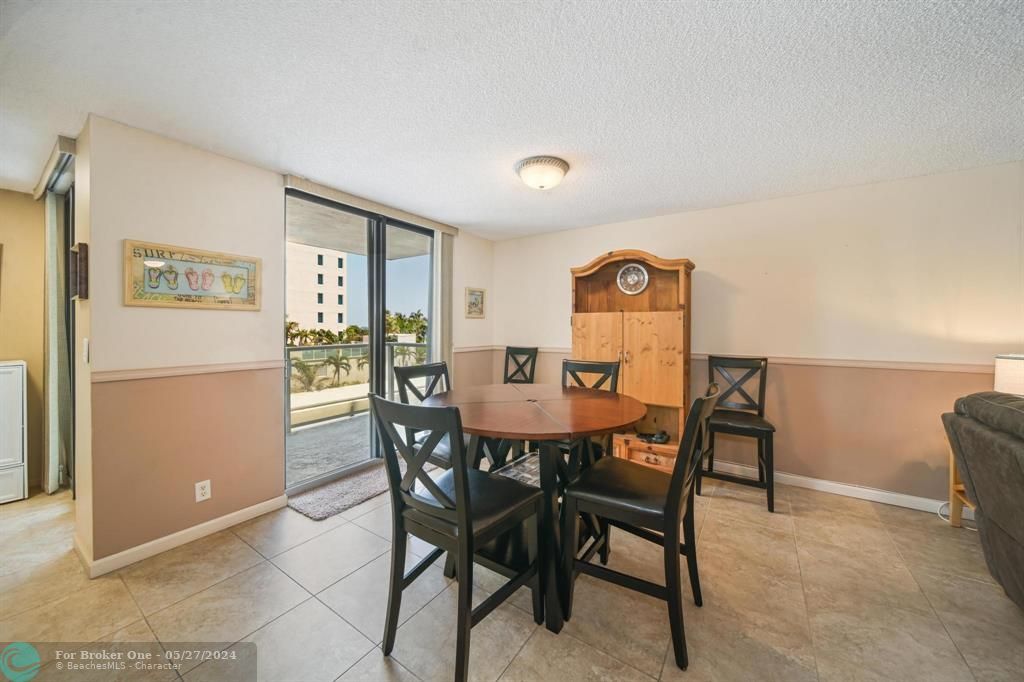For Sale: $399,000 (2 beds, 2 baths, 1400 Square Feet)