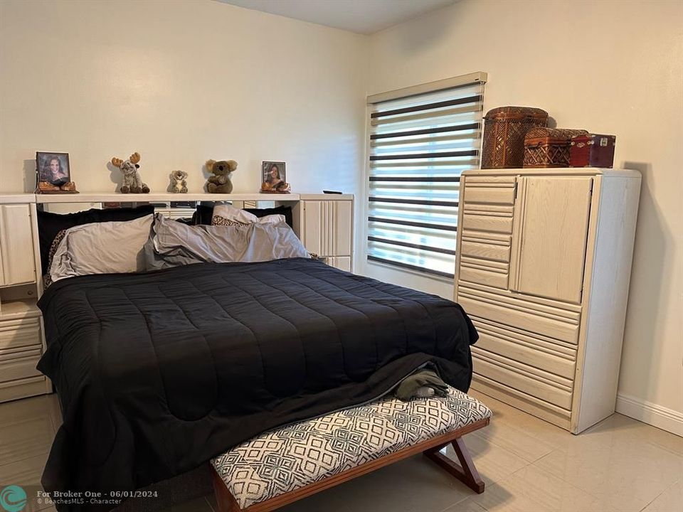 For Sale: $449,000 (2 beds, 2 baths, 1370 Square Feet)