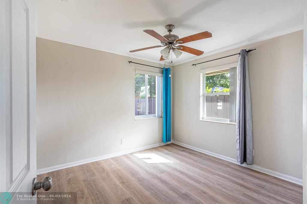 For Sale: $2,200 (2 beds, 1 baths, 732 Square Feet)