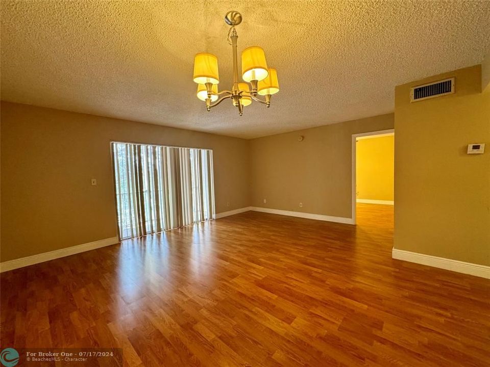 For Sale: $99,999 (1 beds, 1 baths, 850 Square Feet)