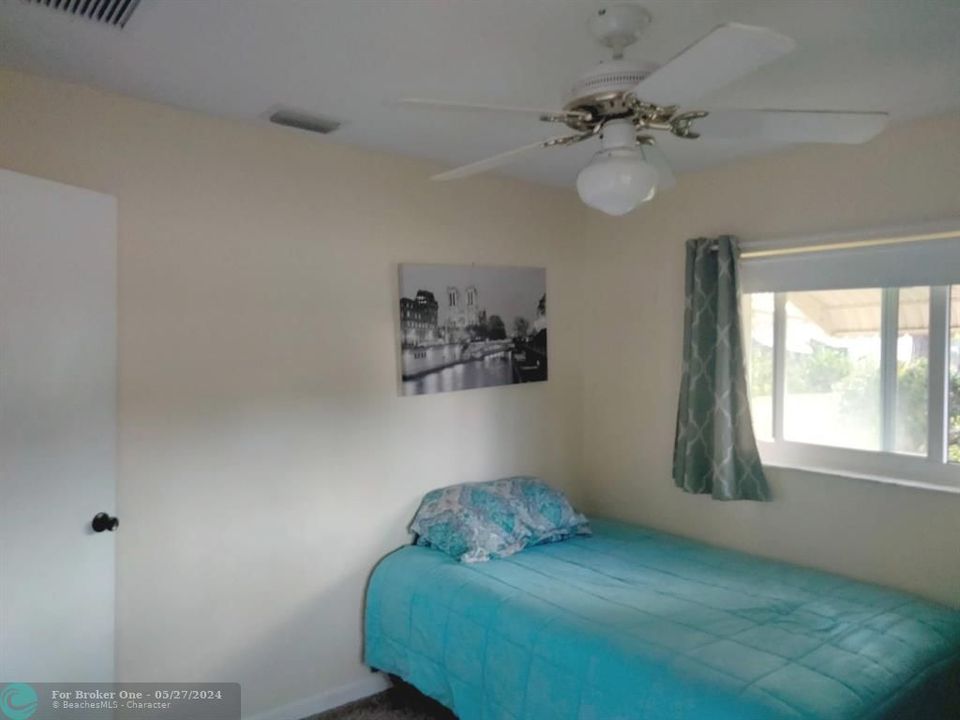 For Sale: $329,900 (2 beds, 1 baths, 1280 Square Feet)