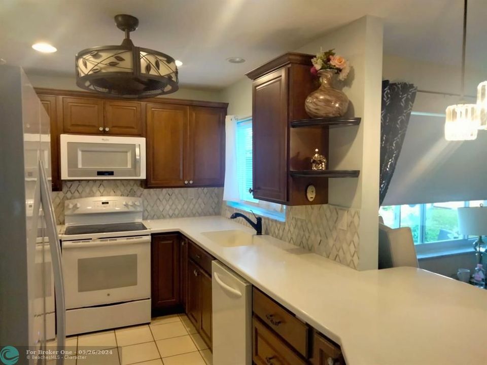 For Sale: $329,900 (2 beds, 1 baths, 1280 Square Feet)