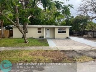 For Sale: $379,000 (3 beds, 1 baths, 917 Square Feet)
