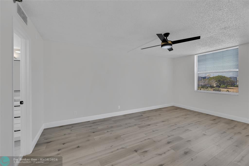 For Sale: $345,000 (2 beds, 2 baths, 1090 Square Feet)