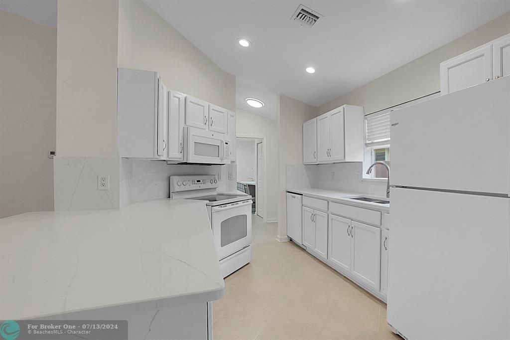 Active With Contract: $3,000 (2 beds, 2 baths, 1394 Square Feet)