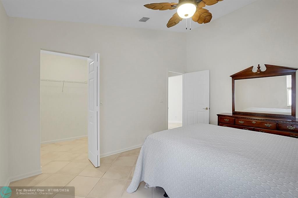 Active With Contract: $3,000 (2 beds, 2 baths, 1394 Square Feet)