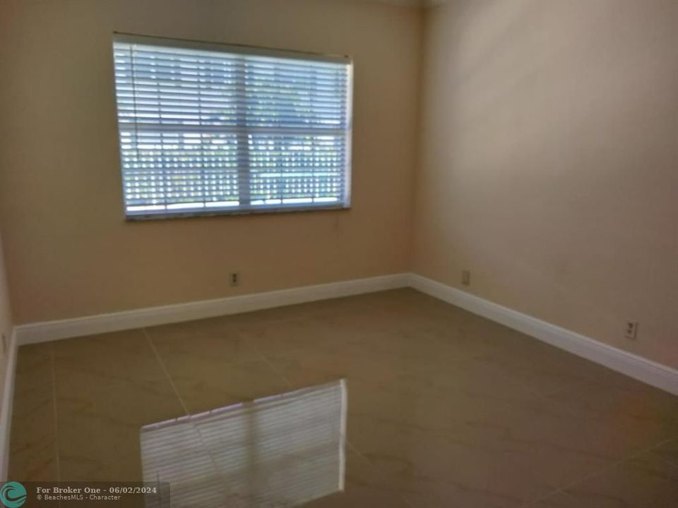 Active With Contract: $1,650 (1 beds, 1 baths, 693 Square Feet)
