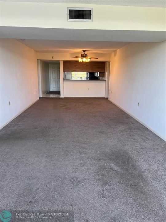 Active With Contract: $2,200 (2 beds, 2 baths, 1385 Square Feet)