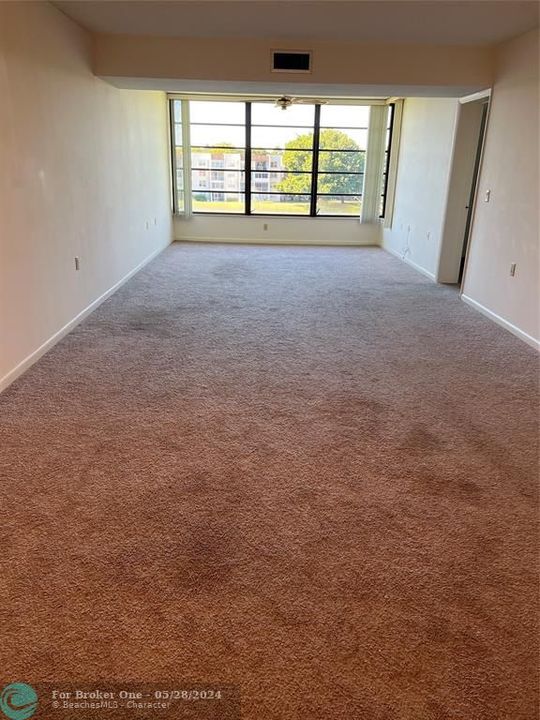 For Rent: $2,200 (2 beds, 2 baths, 1385 Square Feet)