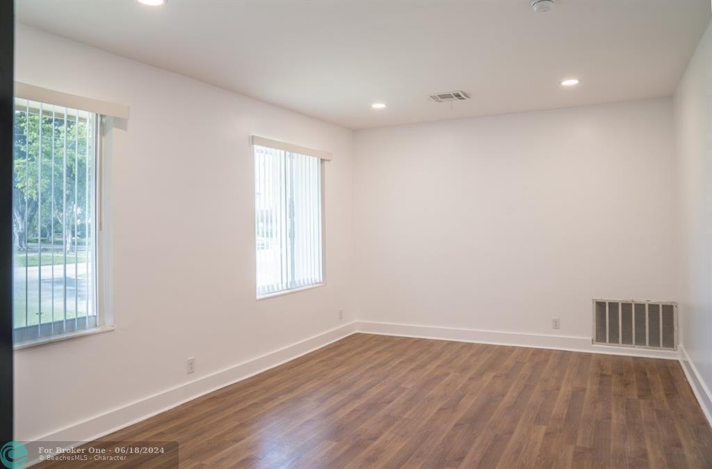 Active With Contract: $3,600 (3 beds, 2 baths, 1503 Square Feet)