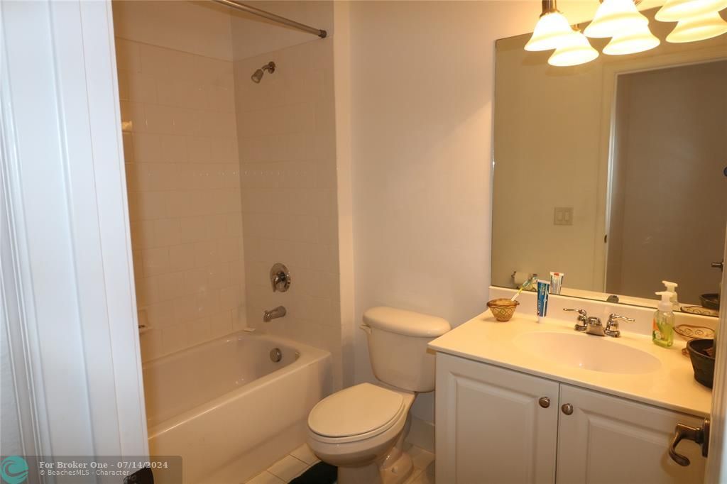 For Rent: $2,600 (2 beds, 2 baths, 1272 Square Feet)