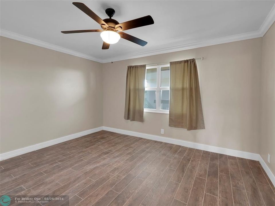 For Sale: $214,900 (2 beds, 2 baths, 1155 Square Feet)