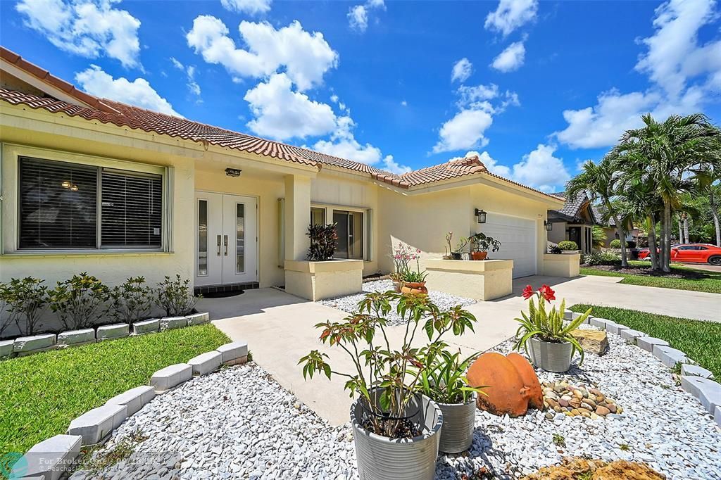 Active With Contract: $759,900 (4 beds, 2 baths, 2198 Square Feet)