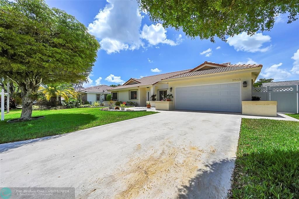 Active With Contract: $759,900 (4 beds, 2 baths, 2198 Square Feet)